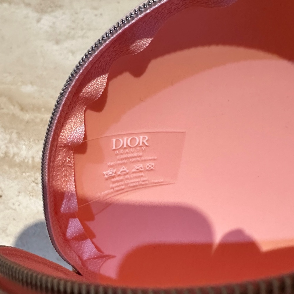 Dior Beauty Pouch with 3 piece mini beauty gift set - Picture 6 of 7